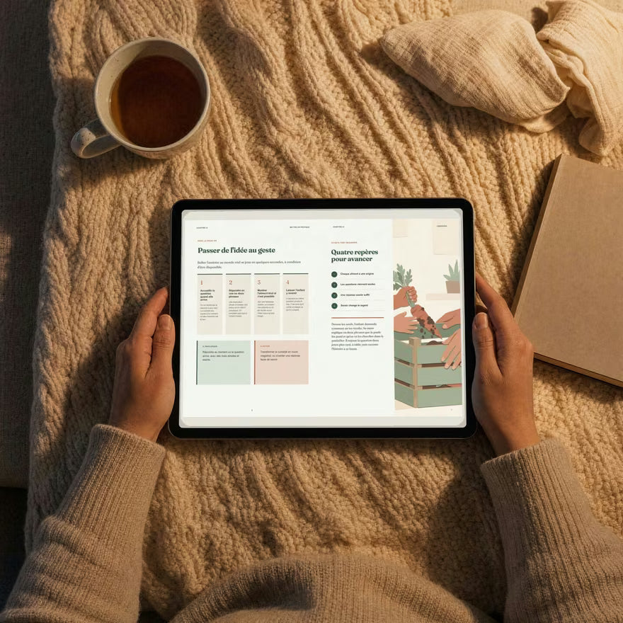 Une double page du guide Les Années Gourmandes lue sur une tablette